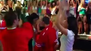 حمل زائد من هزة الجماع: خط زمني للرش والأنين