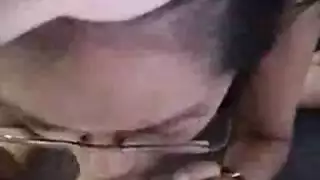 بالكاد قانونية تمارس الجنس مع آلة وتمص قضيب شاب وسيم