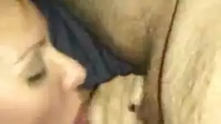 سمراء مع وشم جبهة تمص بعمق ثم تأخذ جنس قوي