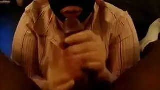 سحاقيات لسان أسود: قذف شرجي وحفلة نيك مشعرة