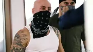 زوج مسترقب يسجل زوجته تأخذ قضيبًا ضخمًا