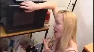 مراهقات عاهر يتدربن للسباق مع مشاهد صريحة بين الفتيات