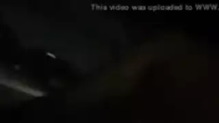 خضوع عاري: أصابع النجوم تتفقد فتحات مبللة في مشهد إكس إكس إكس