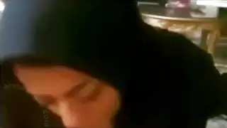 رغبات محرمة متحررة: علاقات عائلية جنسية صريحة