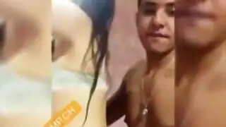 تسرب إباحي مشهور: جوهرة الراقصة تأخذ عدة أعضاء ذكرية