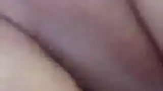 جينا التي لا تُروى تعمل على قضيب متصلب حتى النهاية المتفجرة