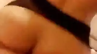 راقصة بطن مثيرة بلع السائل المنوي بعد شرجي