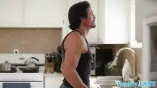 نيك الحفيدة الصغيرة