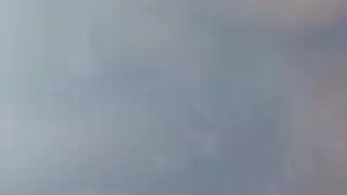 شقراء بحذاء طويل تأخذ قذفًا إباحيًا على وجهها