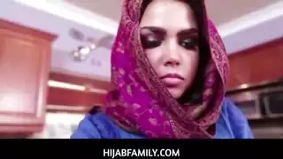 تدليك قضيب الرجل حتى يقذف