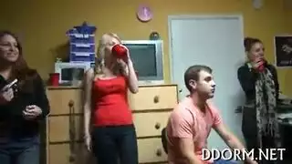 كلية الفاسقات الحزب سخيف
