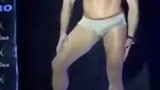 ذكر مثلي الجنس يستمني بقوة