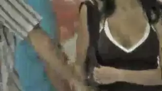 خلع الفستان الأحمر لجلسة أفلام مثليات جامحة مع فتاتين مثيرتين