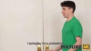 مساعد تدريس يطلب الخضوع الجنسي من الطالب