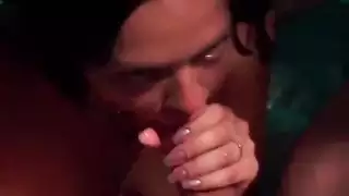 الجدة الناضجة تأخذ قضيب الشاب الصلب