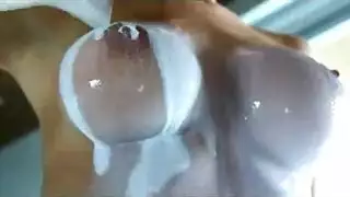 مشهد إباحي: امرأة متموجة تأخذ قضيبًا سميكًا لرجل عضلي