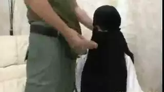 ملكات المص الآسيويات: عبادة اللسان وبورن الحلق العميق