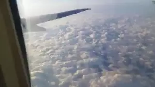 إيطالية تحشى فمها وفرجها بزب كبير على ارتفاع 30000 قدم