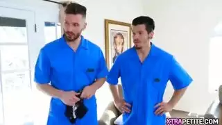 عاهرة محجبة عربية تنك بقوة من شبان أمريكيين