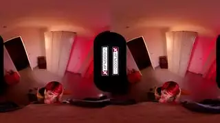 في آر إباحي: مراهقة مذهلة تمص قضيبًا كبيرًا بشدة