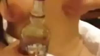 عاهرة الثدي العربي من العراق تأخذ حمولات