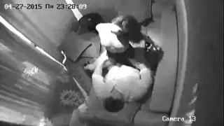 كاميرا خفية تلتقط نيك شرجي و نيك بين الأثداء في نادي تعري