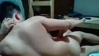 حبيبة ساخنة تأخذ قضيب حبيبها في مشهد إكس إكس إكس حسي