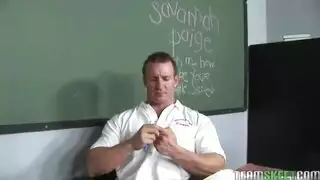 تلميذة مشاغبة تُعاقب بصفعات على مؤخرتها ونيك عميق في كسها