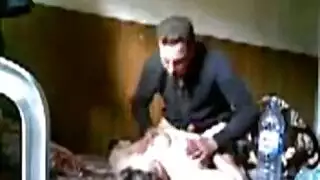 قحبة مصرية تنيك طيزها بقوة