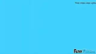 ابنة الزوجة الخائنة تمارس الجنس بقوة مع زوج أمها