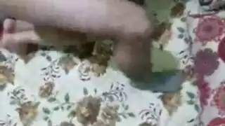 زوجة ساخنة تم تقاسمها: ديوث عربي يصور جلسة جنس جماعي لزوجته