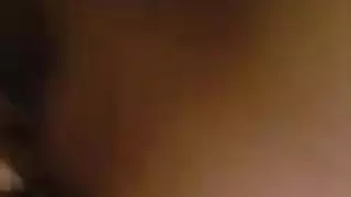 عاهرة عربية تتحرك بشكل مثير قبل أن تمتلئ فتحة شرجها