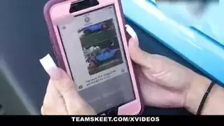 يشتري زوج الأم سيارة لابنة زوجته فتقاضيه بمص عميق ونيك شرجي