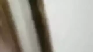 البداية الإباحية: دانا جبر تبتلع السائل المنوي في جنس جماعي