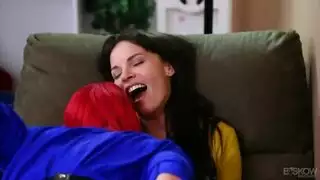 دانا تفتح ساقيها لضربة غابية عميقة