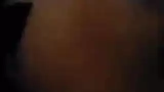 فتاة عربية تخلع ملابسها وتخضع لاختراق مزدوج