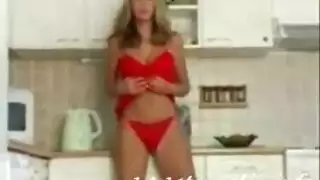 القنبيلة الشقراء إيليتا أوسان في حركة بيديسام جنسية صعبة