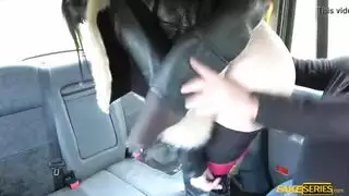 اجعلها تصرخ من أجل alexxa بلعق اللسان المكثف وتقديس المهبل