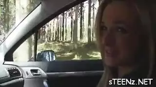 جماع سريع في السيارة: طلبها الملحّ لجنس قوي