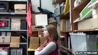 مدرس صارم يملأ فم هالي مانسون بالسائل المنوي في المدرسة