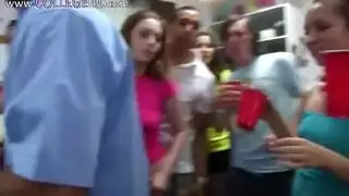 فتيات الجامعة الجميلات في جلسة بوكاكي جامحة