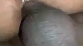 قبضة شرجية قاسية: قبضة سوداء تتحكم