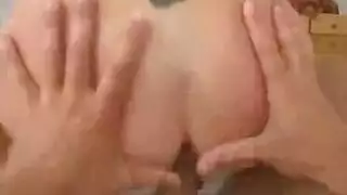 رجل يضاجع رجل في مقطع إباحي صريح