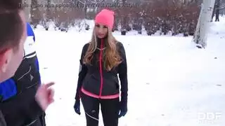 قذف مزدوج داخل الشقراوات: نهاية جماعية صريحة