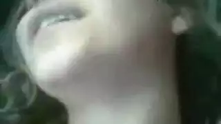 تلعب في كسها وتقزف