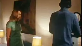 عاهرات تنكرية ممتلئات في مشاهد جنسية صريحة