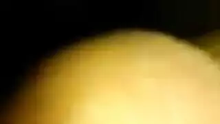 ينامون عله نفس التخت والخارج برك