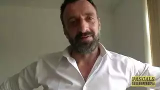 فتاة مفتونة تطلب فعل إباحي فوري وقاس