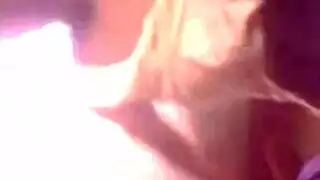 فاتنة الكلية المورقة الجميلة في العمل بالمبنى المكون