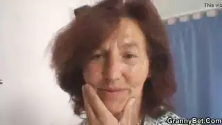 عاهرات عراقيات تأخذ عدة أجهزة ذكرية